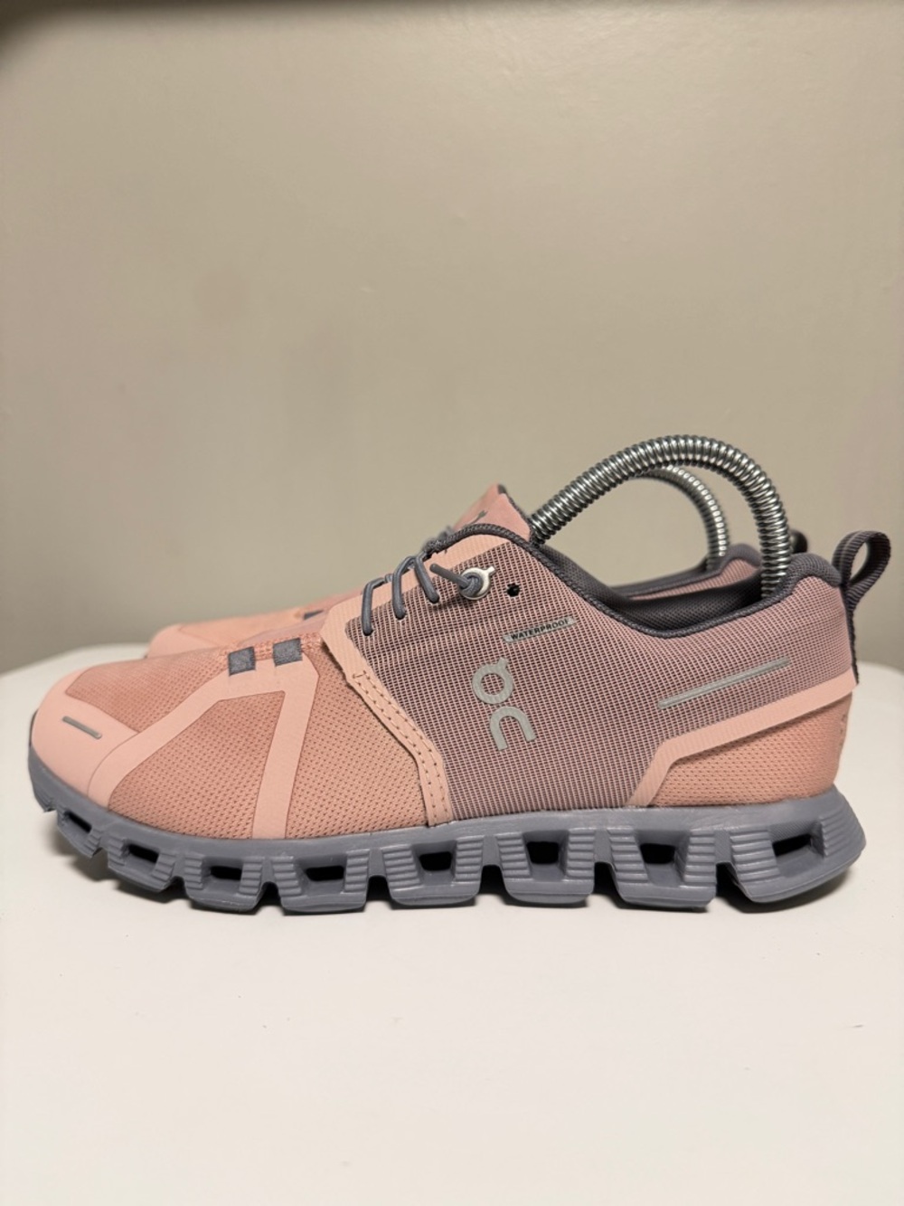 On Running Cloud 5 Waterproof Rose Fossil 59.98527 Women's US 7 UK 5